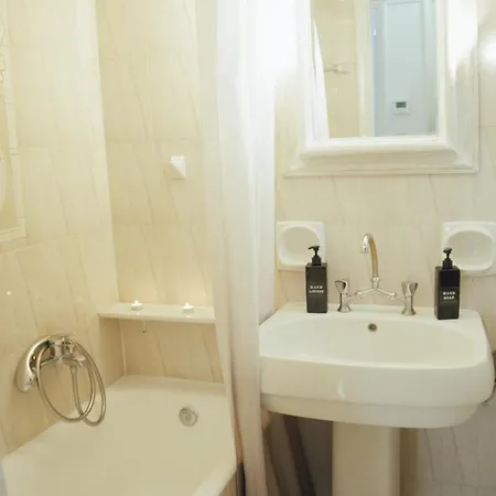 Acropolis 80m2 Friends&family Olivehome